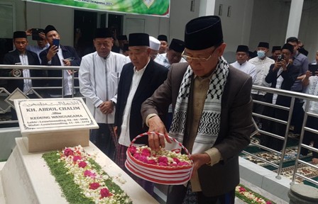 Pahlawan Nasional  KH Abdul Chalim Jadi Nama Jalan dan Bandara 