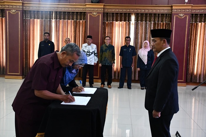 Pj Bupati Dedi Supandi Lantik 46 Kepala Sekolah di Gedung Yudha Karya