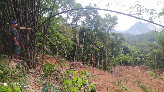 Warga Cemas, Tebing 30 Meter Longsor di Belakang Permukiman  