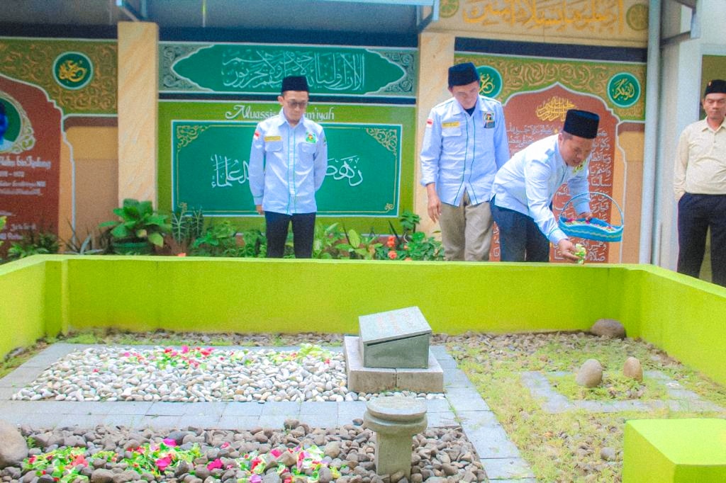 Jelang Mukercab, Ziarah ke Makam Sesepuh Partai