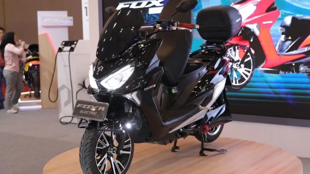 Motor Listrik Polytron Fox-R Pakai Sewa Baterai Rp200 Ribu, Jarak 130 Km dan Jaminan Tetap Optimal
