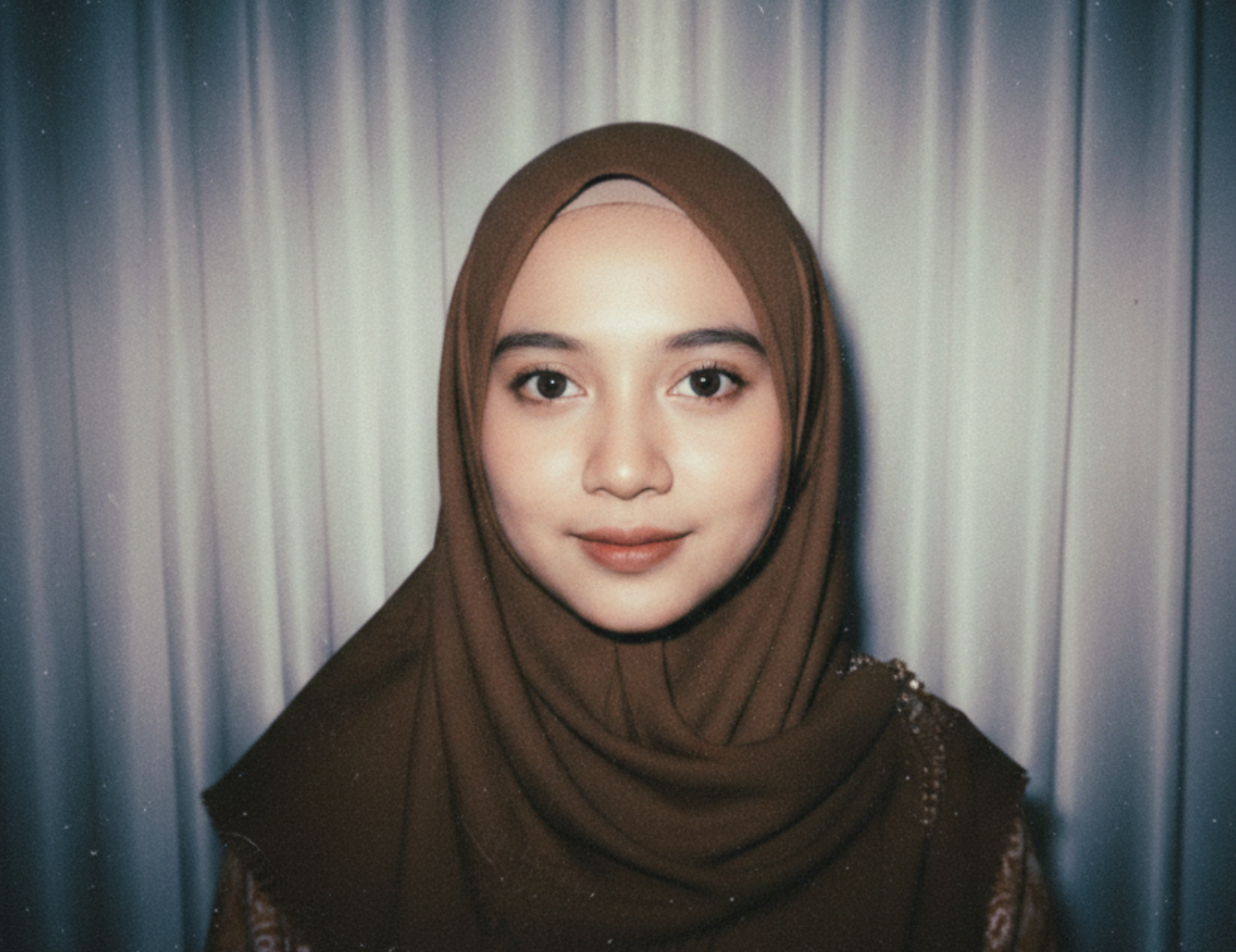 Prompt Gemini AI Foto Sendiri di Studio Polaroid, Buat Foto Profil Baru Jadi Lebih Sinematik dan Profesional