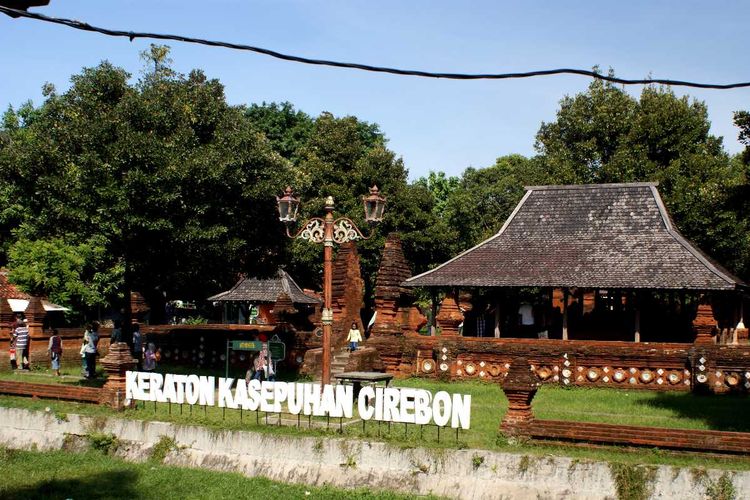 Menelusuri Jejak Sejarah dan Budaya Cirebon di Keraton Kasepuhan