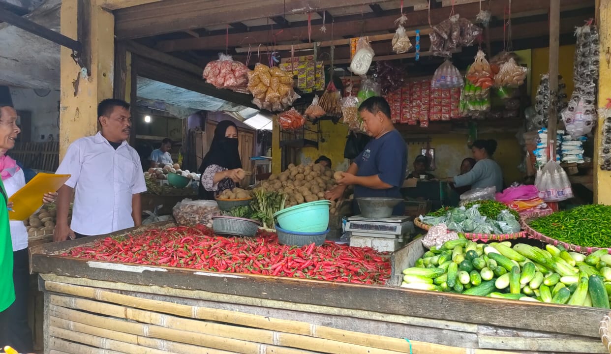 WOW! Harga Cabai Merah Rp50 Ribu Per Kg di Pasar Sindangkasih Cigasong