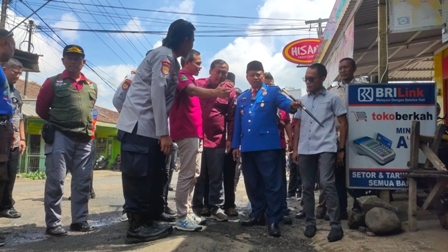 Wagub Uu Ruzhanul Ulum Tinjau Kerusakan Jalan di Majalengka