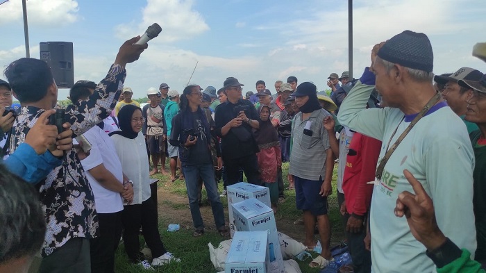 Petani Senang Mendapat Bantuan 10 Ton Pupuk Non-Subsidi dari Yayasan GSN dan PT Atthaya Kemi Mandiri