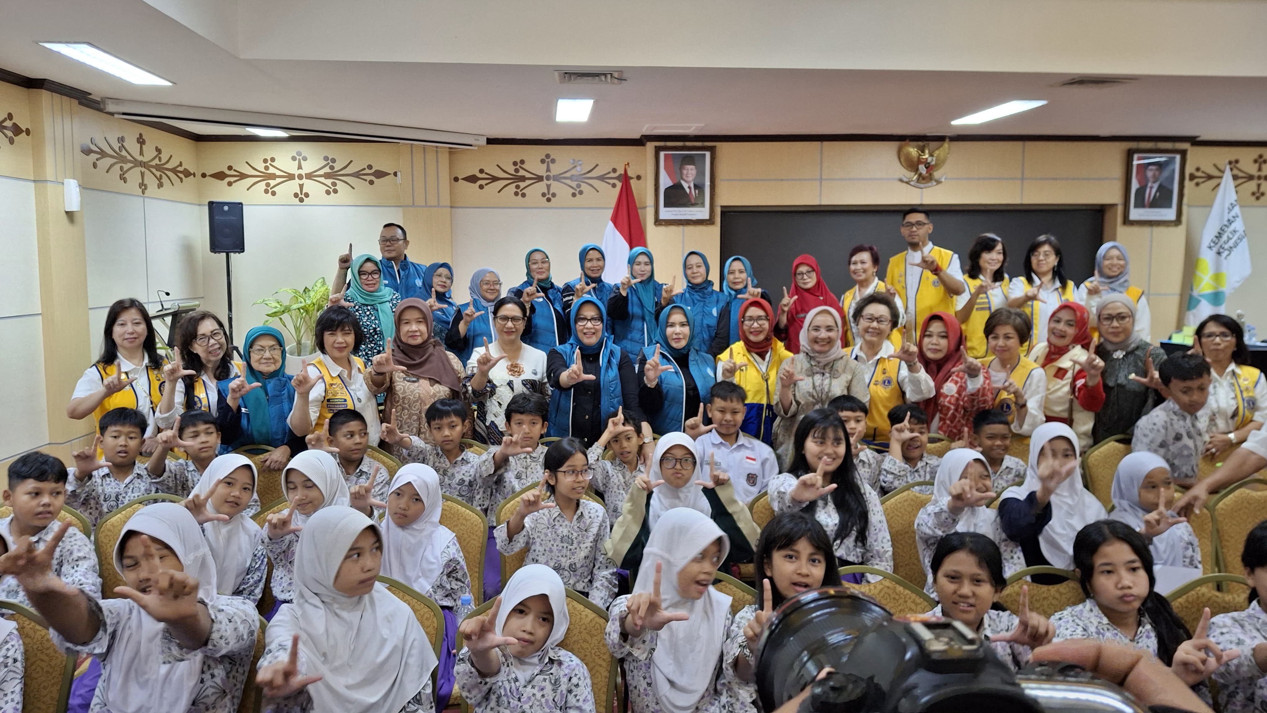 2.700 Anak di Jawa Barat Terima Kacamata Gratis, Kini Bisa Melihat Dunia Lebih Jelas dan Percaya Diri