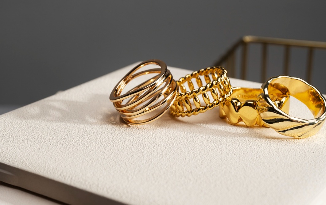 Harga Emas Perhiasan Ikut Naik? Ini Kata Ahli Ekonomi Soal Kenaikkan Emas di Akhir Tahun 2025