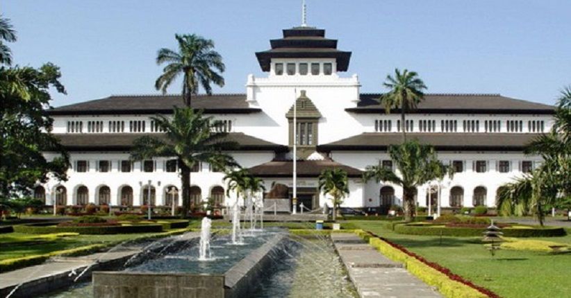 Menjelajahi Kemegahan dan Sejarah Gedung Sate Bandung