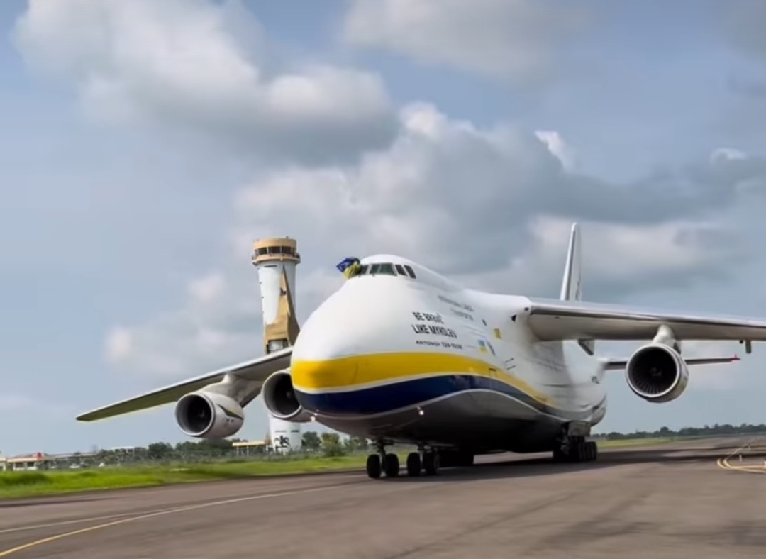 Kampanye Be Brave Like Ukraine saat Pesawat Antonov Mendarat di Bandara Kertajati Majalengka