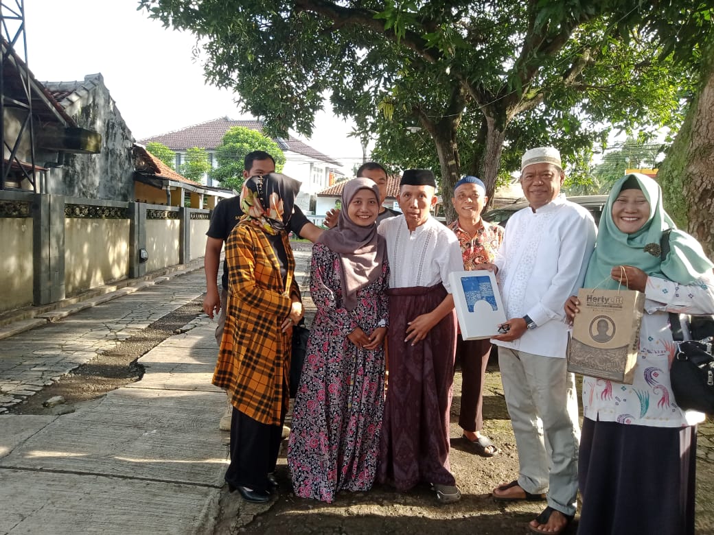 Mama Eman Terima Batik Motif Jagung Herty Elit