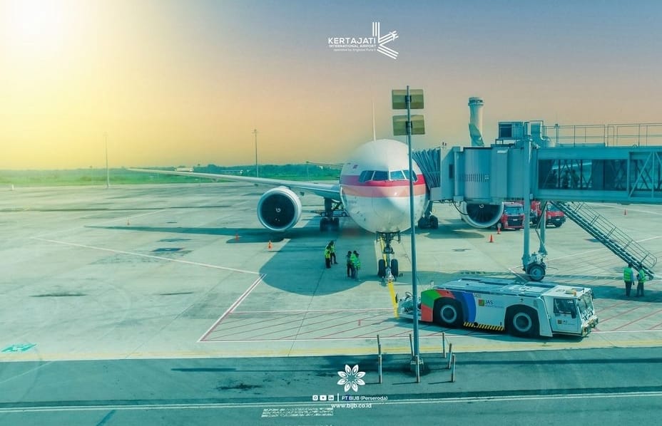 TENTANG Pesawat Berbadan Besar Garuda Indonesia yang Mendarat di Bandara Kertajati Majalengka
