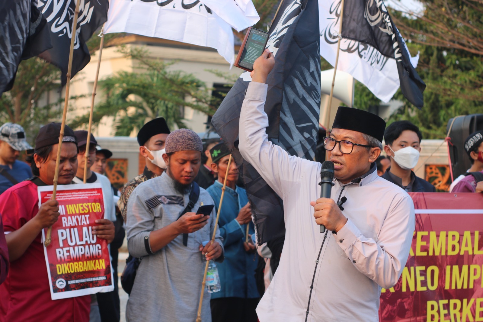 Ratusan Massa  AM3  Lakukan  Aksi Long March Kritik Kasus Rempang, Jangan Korbankan Rakyat Alasan 'Investasi' 