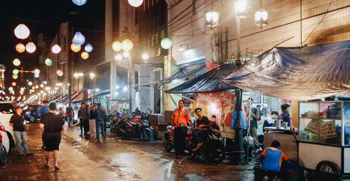 Menjelajahi Surga Kuliner di Jalan Cibadak Bandung