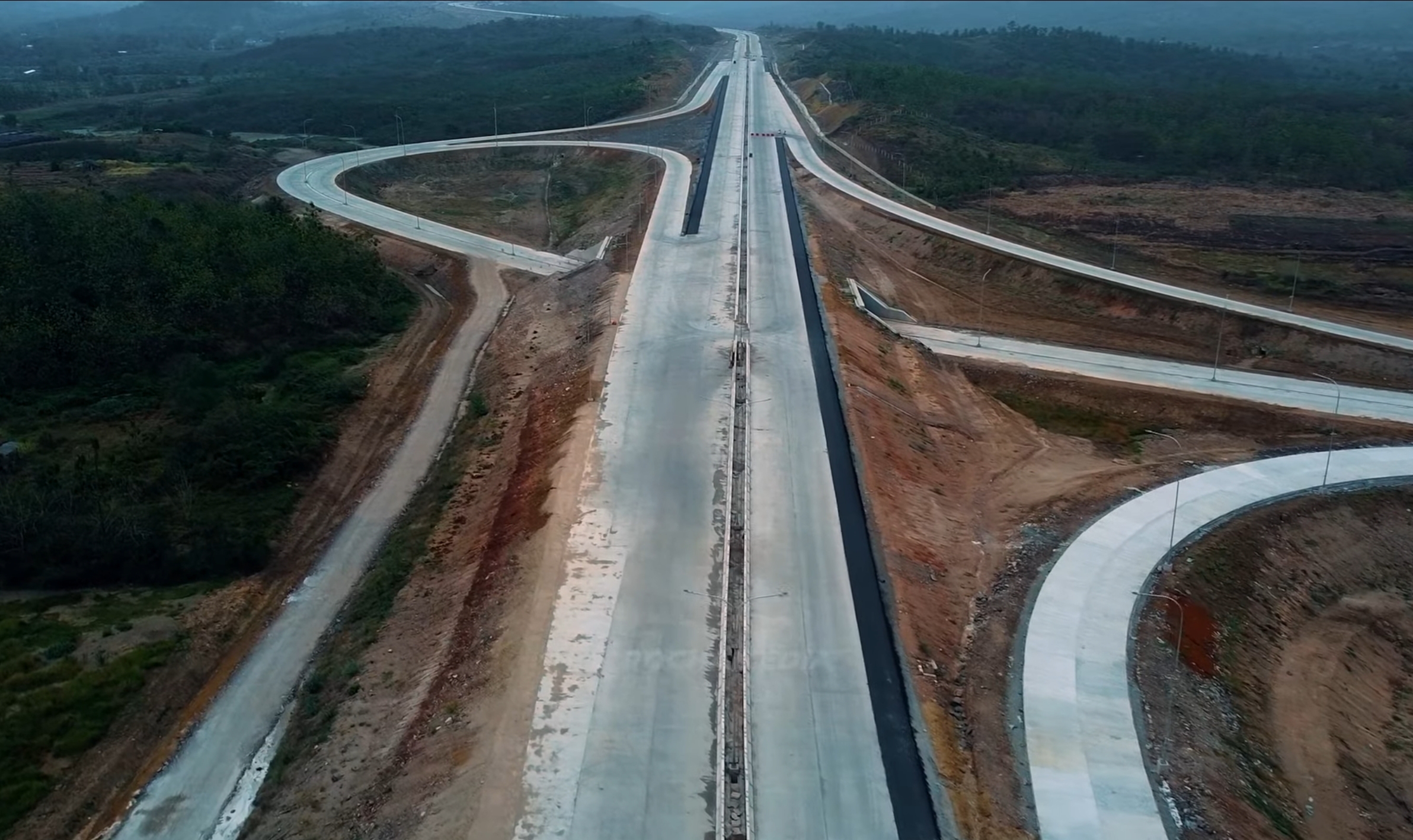 HORE! Menembus dan Membelah Bukit, Tol Terindah di Indonesia Ditargetkan segera Selesai