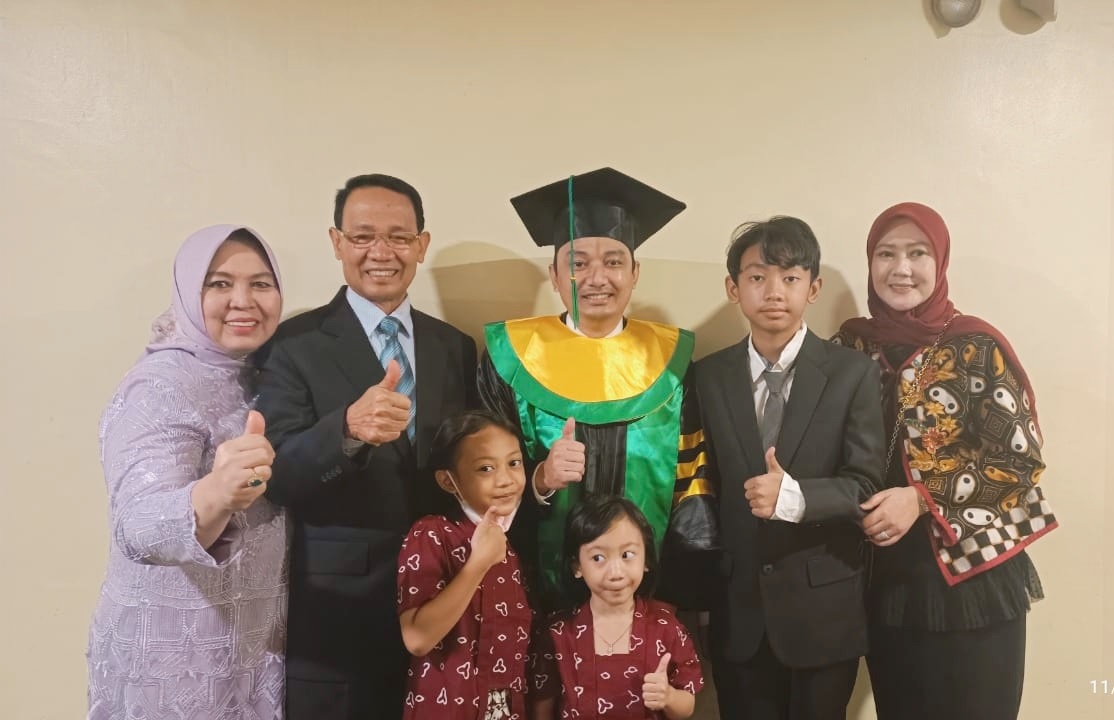 Kepala Bapenda Wisuda Doktor dengan Predikat Cum Laude 