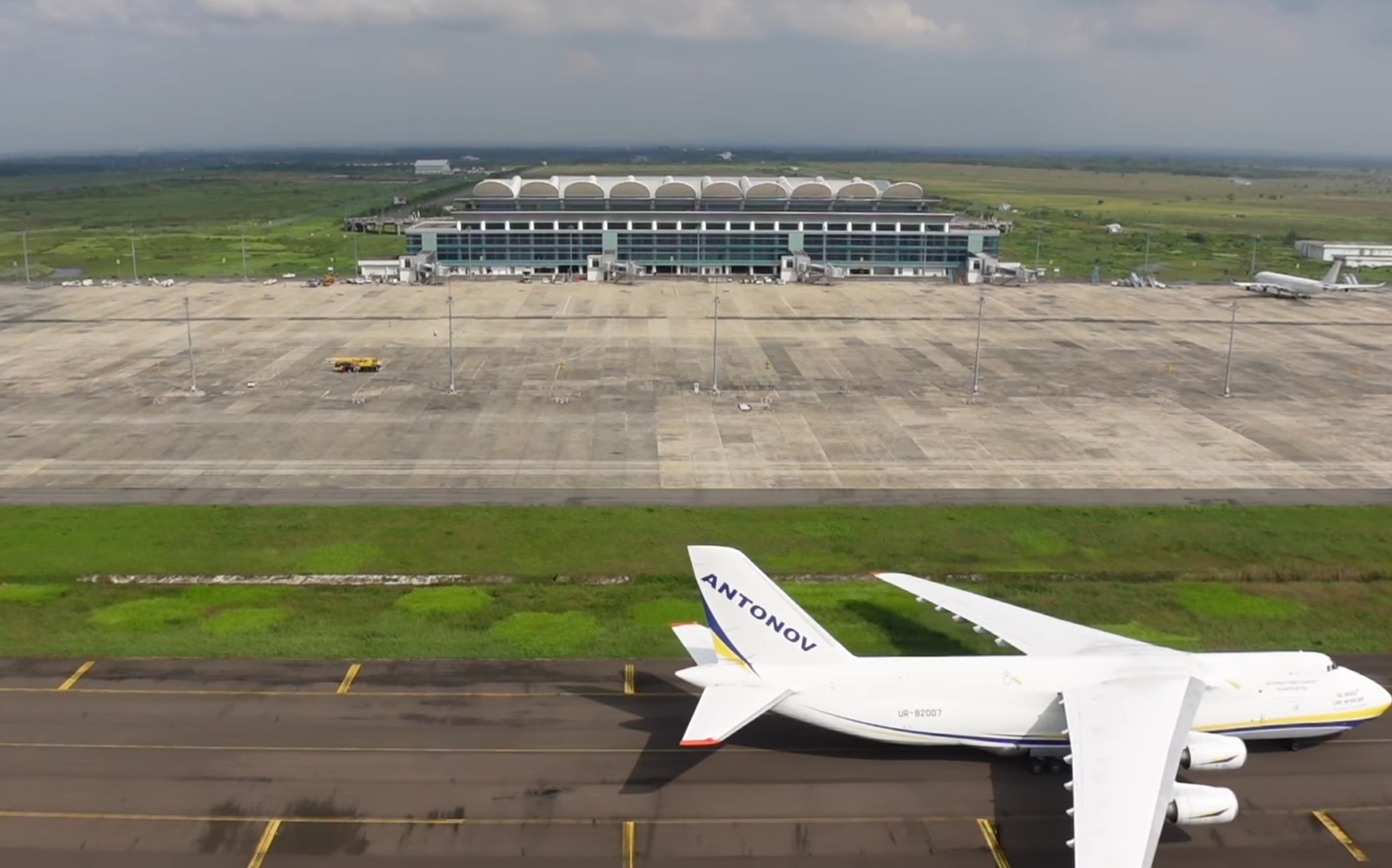 Chandra Asri Datangkan Pesawat Cargo Terbesar di Dunia ke Bandara Kertajati, Buat Apa? Oh Ternyata
