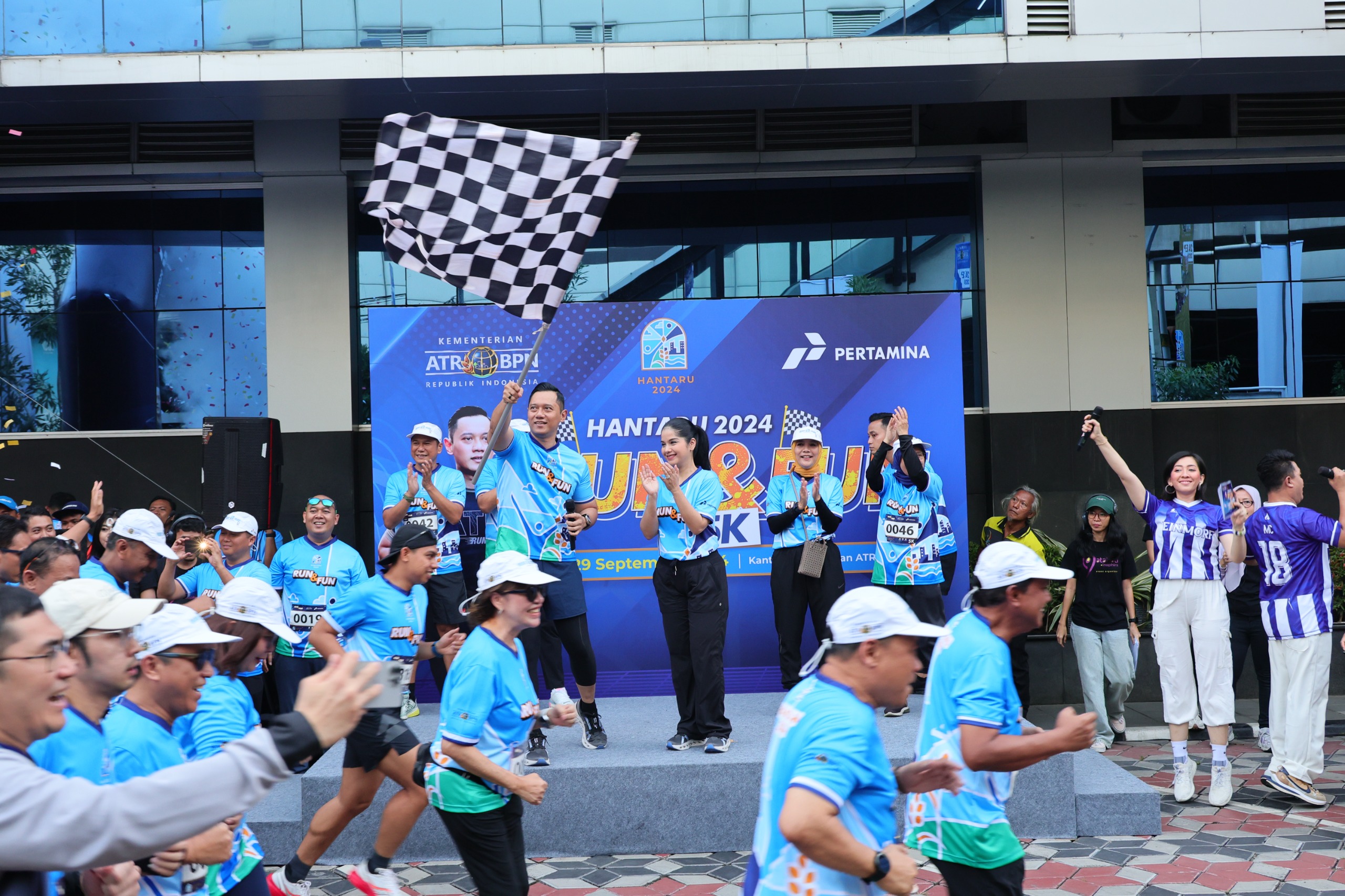 Selenggarakan HANTARU 2024 Run & Fun 5k, Menteri AHY Harapkan Pegawai Semakin Solid dan Kompak