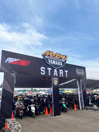 Kolaborasi Satu Dekade MAXI YAMAHA & PROSTREET, Sulap Lapangan Terbang Jadi Arena Adu Kecepatan