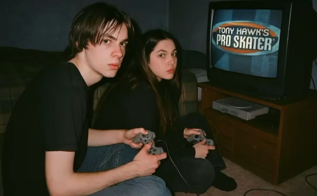 5 Ide Prompt Gemini AI Foto Pasangan Polaroid, Hasilnya Vintage Ala Kamera Analog Bergaya Grunge