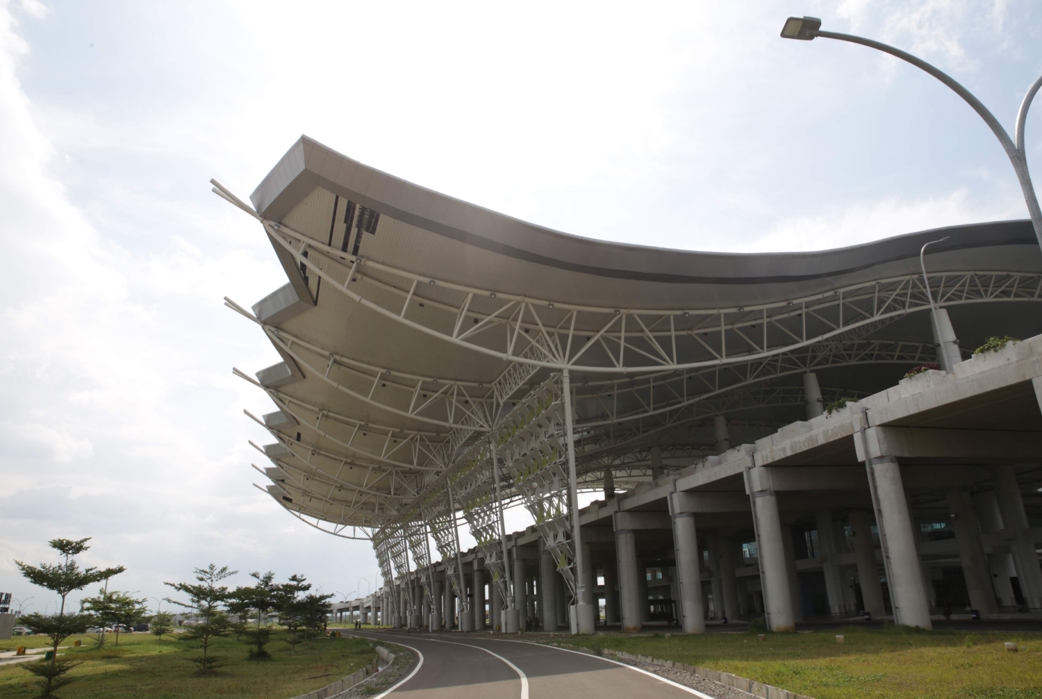 Ada TOL CISUMDAWU, Penerbangan Bandara Husein Pindah ke Kertajati Majalengka, Warga Bandung Bilang Gini