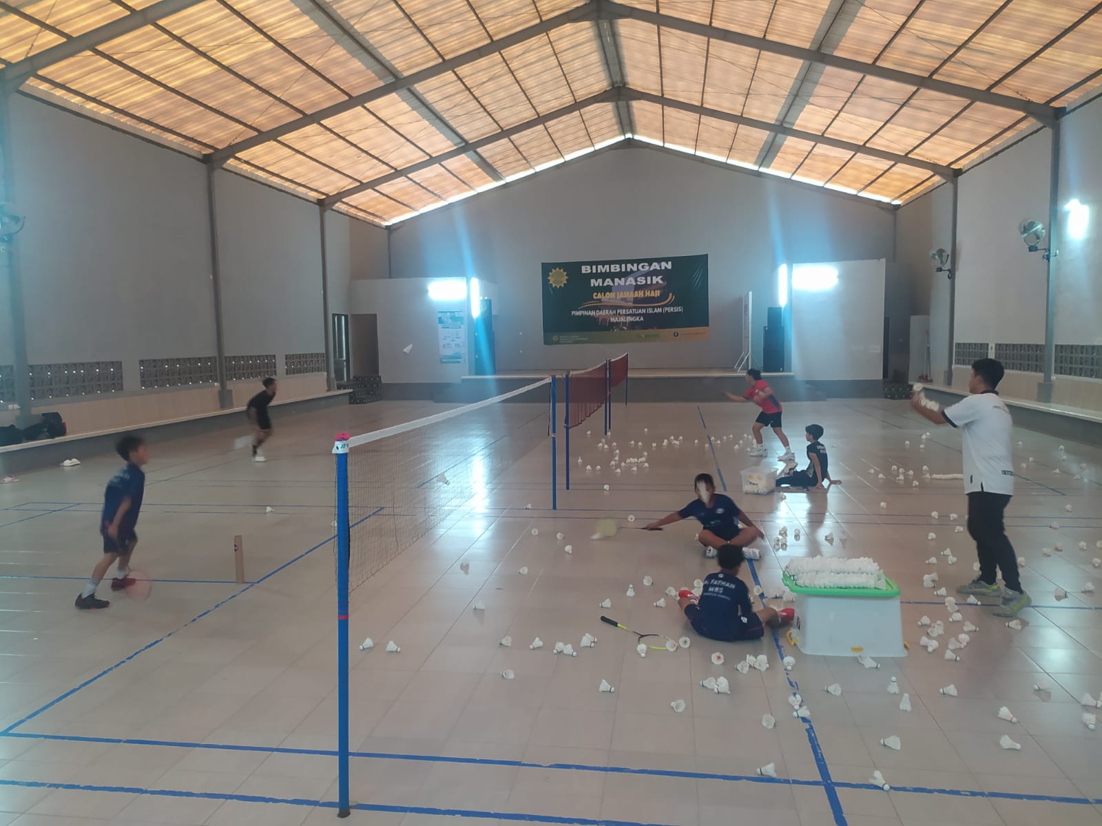 Persis Majalengka Hadirkan Lapangan Badminton untuk Warga, Dukung Sehat dan Kebersamaan