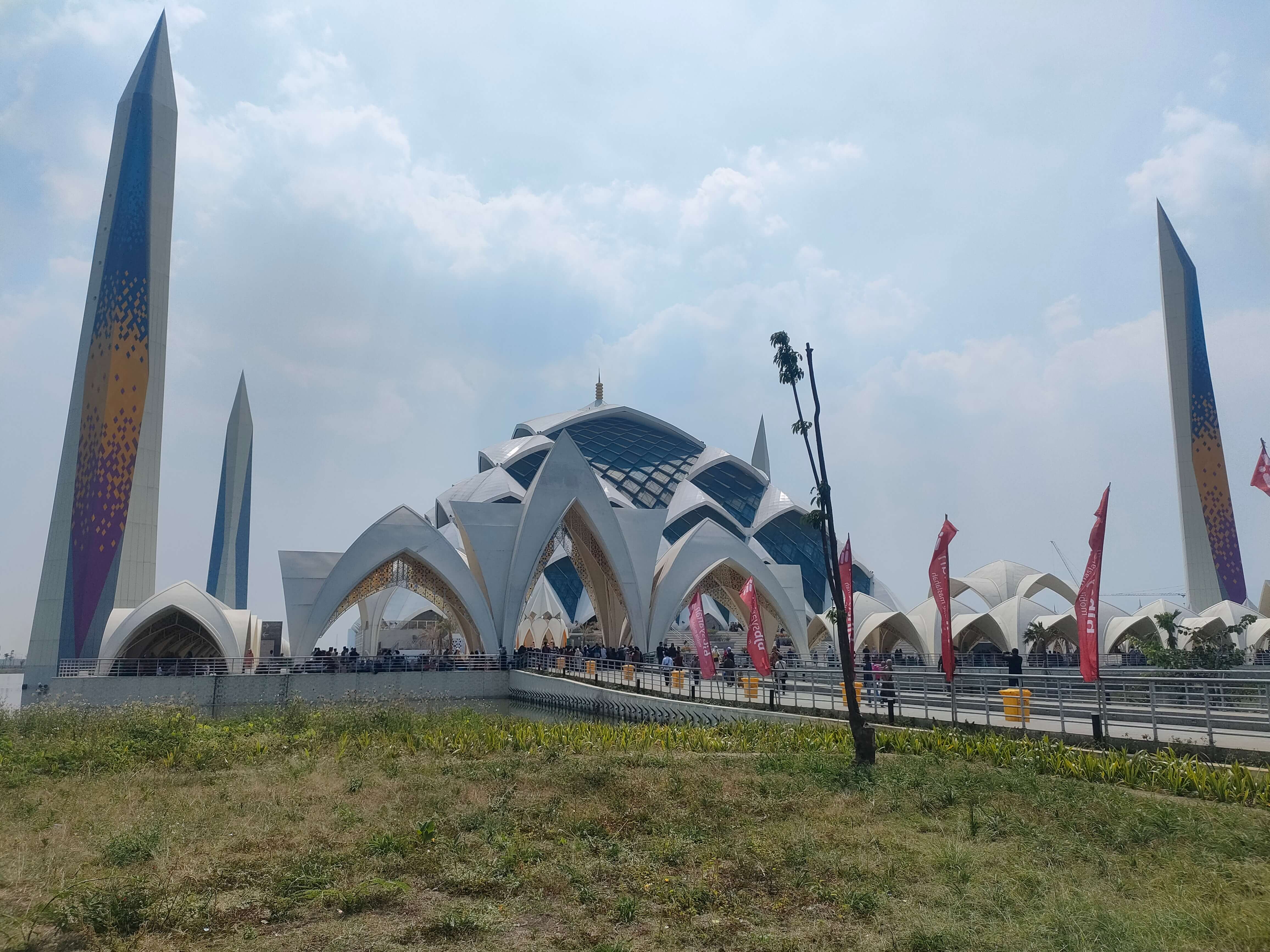 Tanpa Tiang Kolom, Asalnya Rumus Matematika, Masjid Raya Ini Dibangun di Atas Embung 25 Hektar