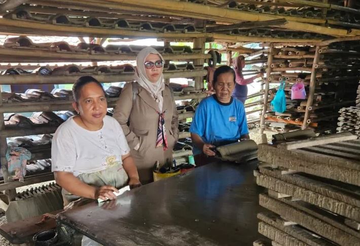 Permintaan Genteng dari Luar Daerah Meningkat, Produksi Jatiwangi Belum Maksimal