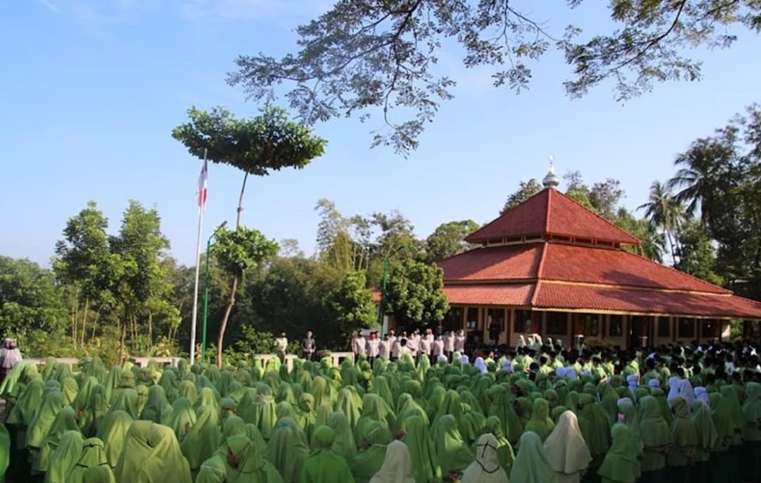 Santi Asromo, Dua Kali Dibakar Belanda, Pondok Pesantren Unik di Majalengka