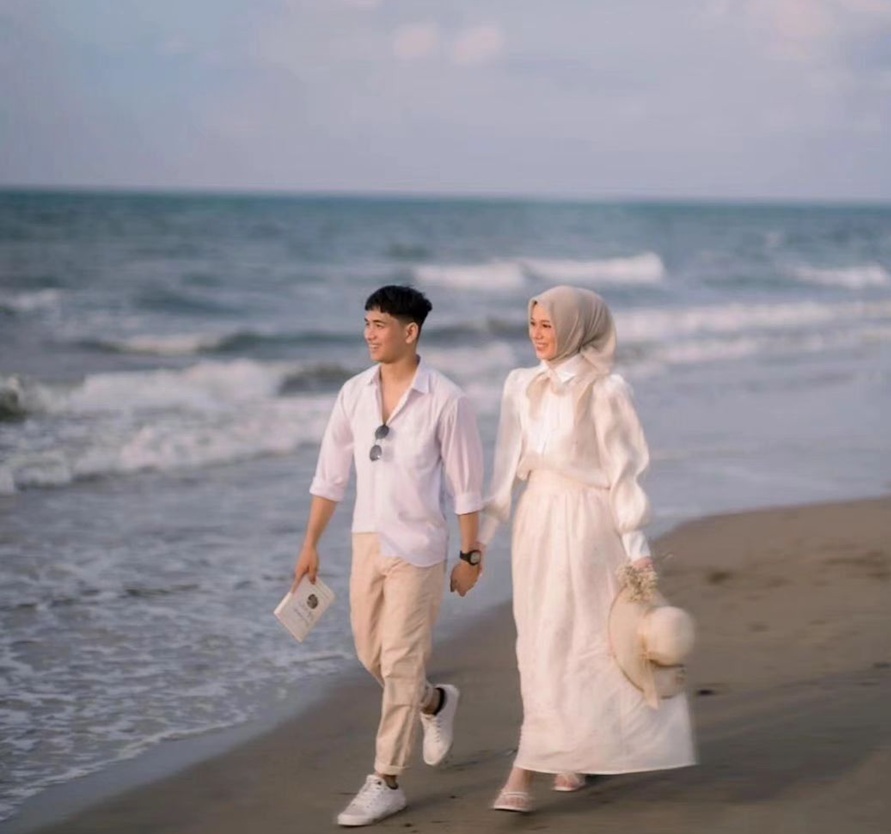 Viral! Kumpulan Prompt Gemini AI Potret Romantis Bersama Pasangan dengan Tema Pantai, Yuk Cobain