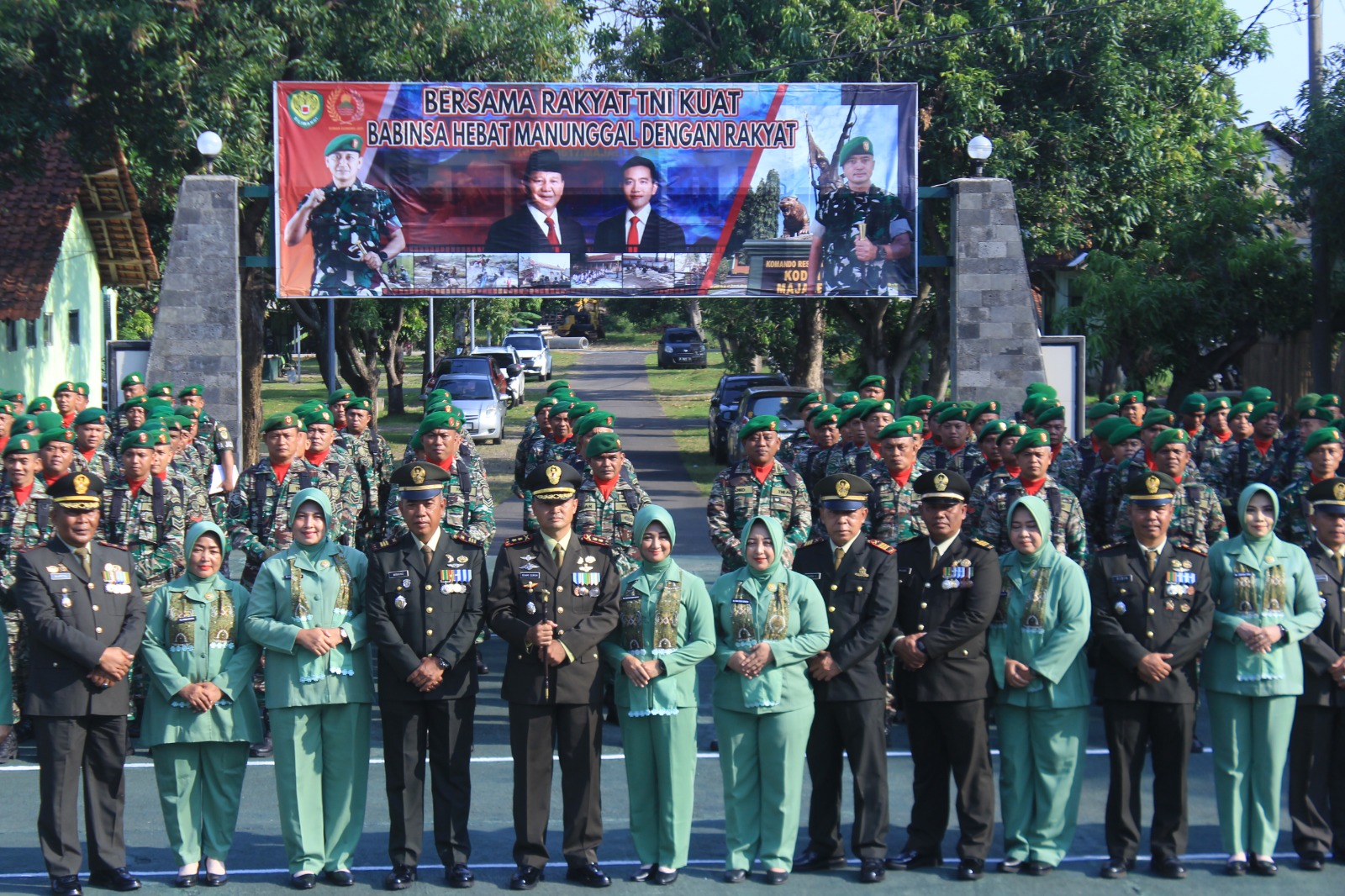 HUT ke-80 TNI di Majalengka, Driver Ojol Datangi Kodim 0617 Bawa Kejutan untuk Dandim
