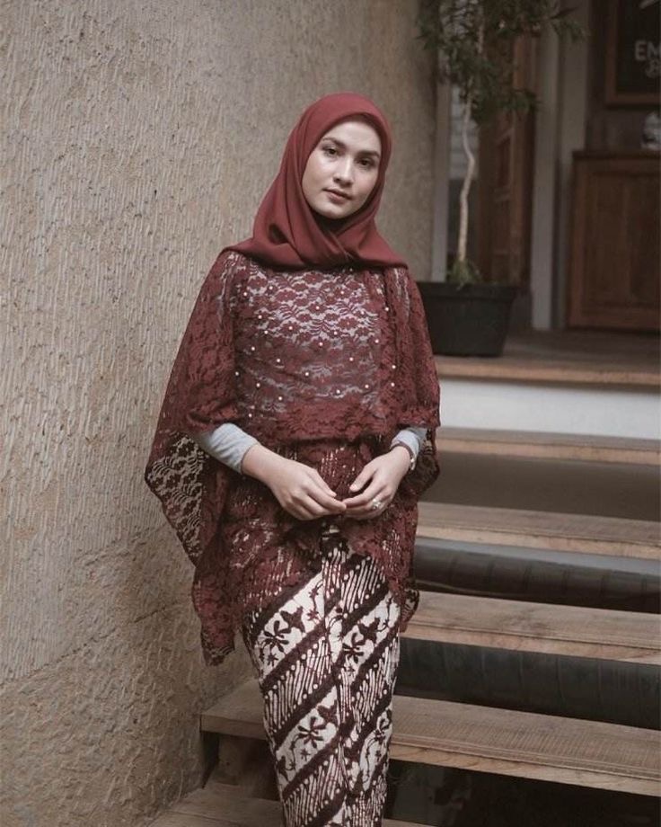 7 Ide Kebaya Bridesmaid yang Hijab Friendly, Tiru Yuk!