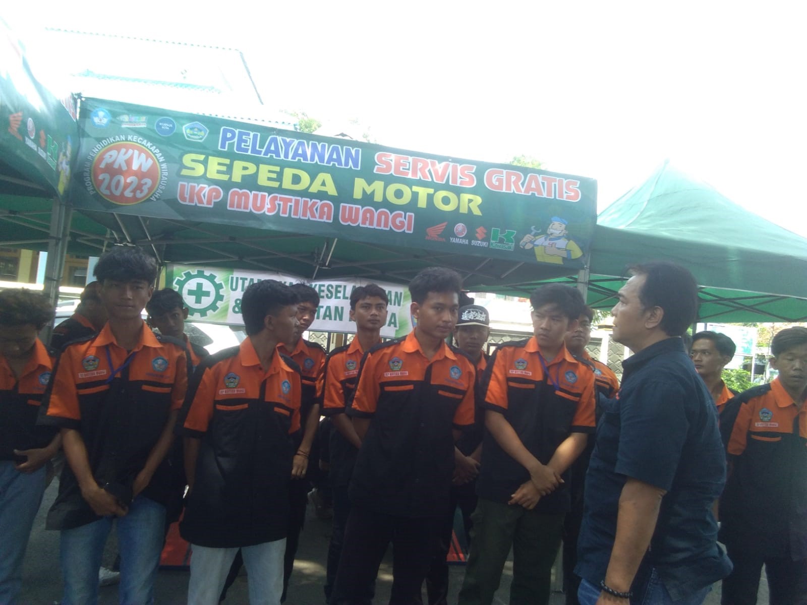 Servis Motor Gratis yang Dilakukan oleh LKP Mustika Wangi