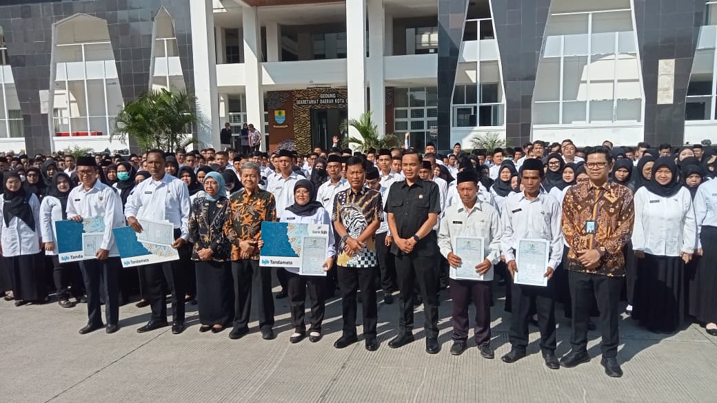1.576 Pegawai Pemkot Cirebon Terima SK Pegawai Paruh Waktu, Wali Kota Edo: Awal Pengabdian Baru