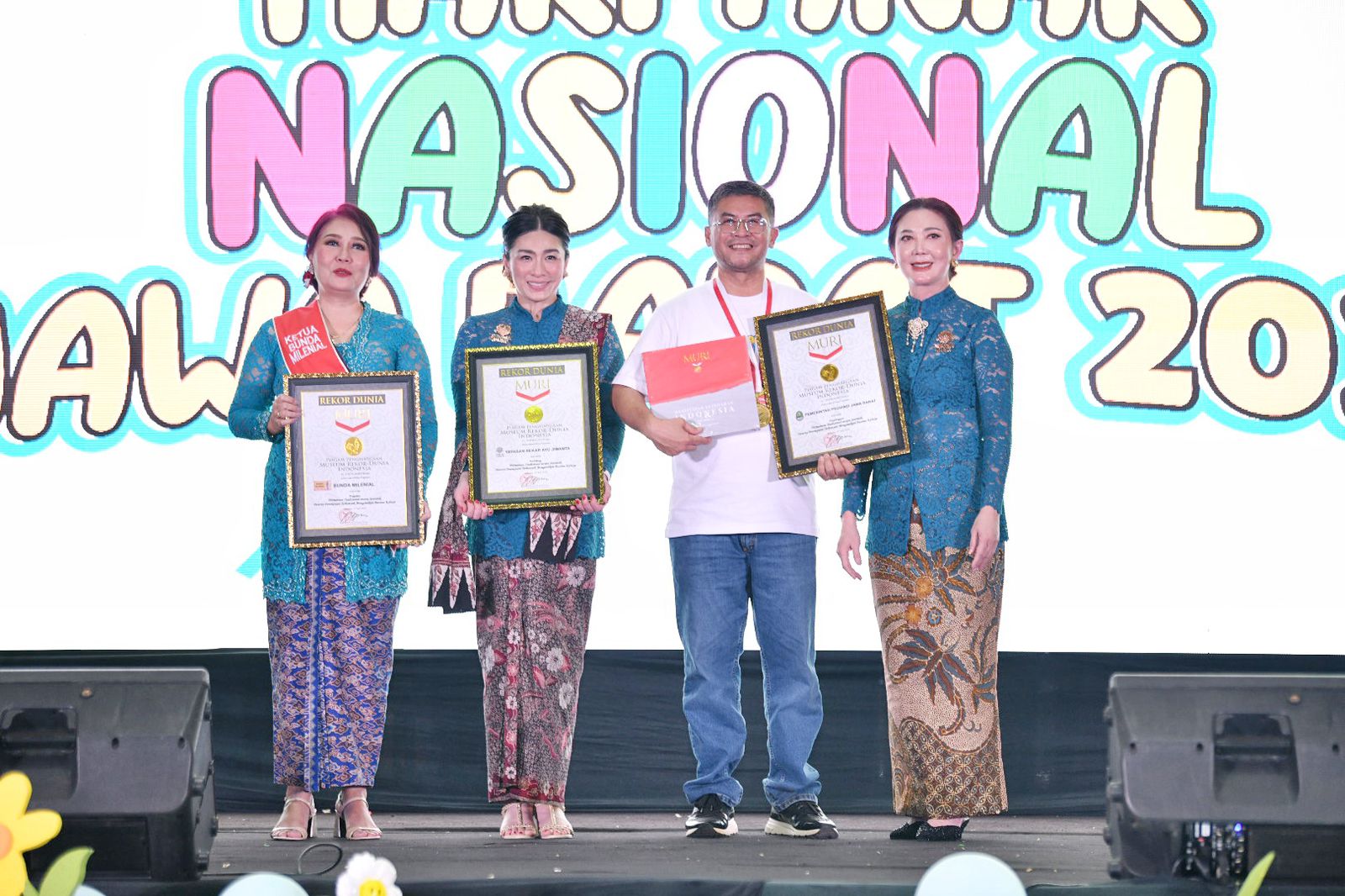 DP3AKB Jabar Raih Rekor MURI: 12.000 Anak Main Permainan Tradisional Berkebaya dan Pangsi