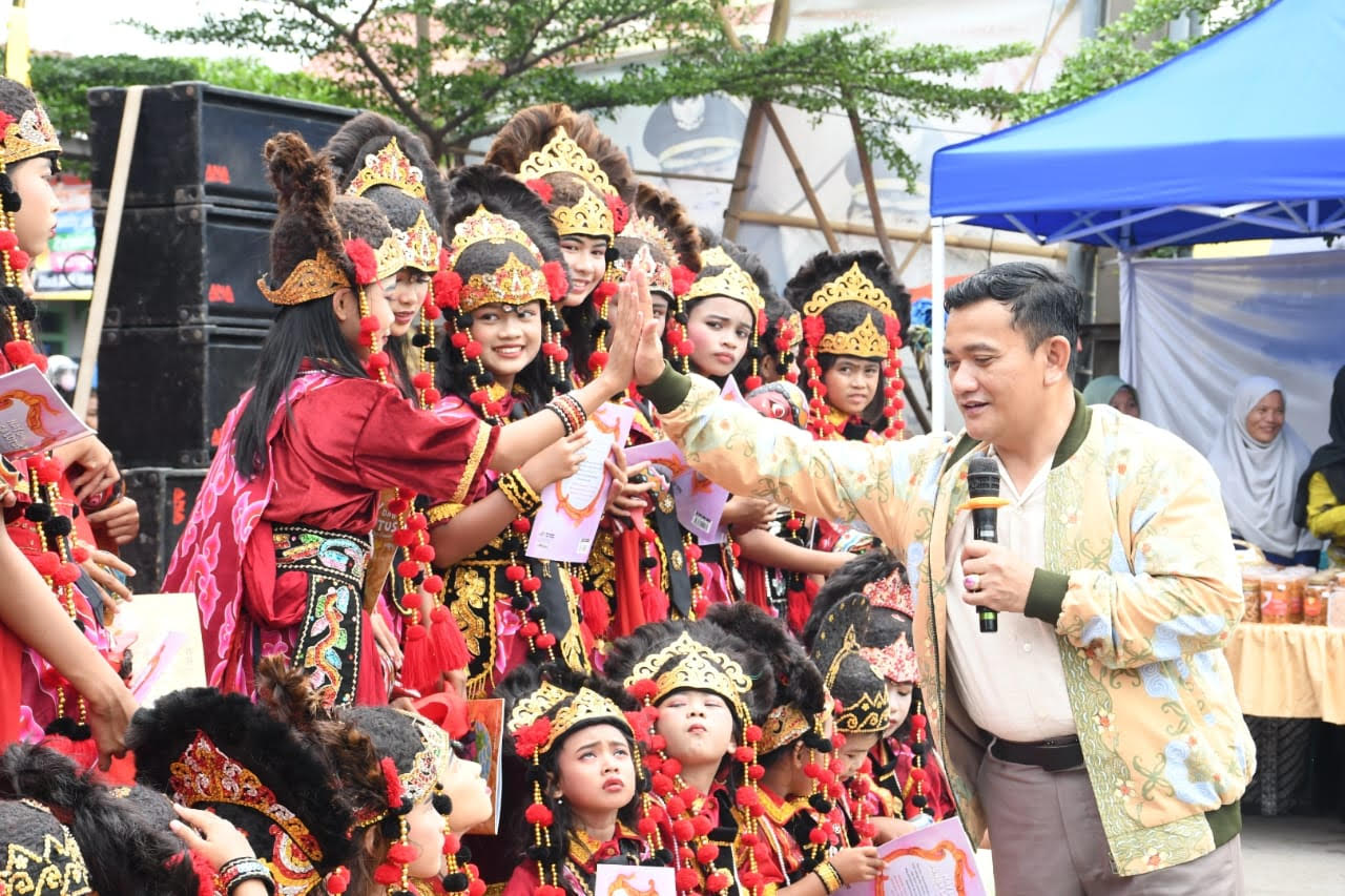 Pj Bupati Majalengka Dedi Supandi Membuka Festival Kampungan 