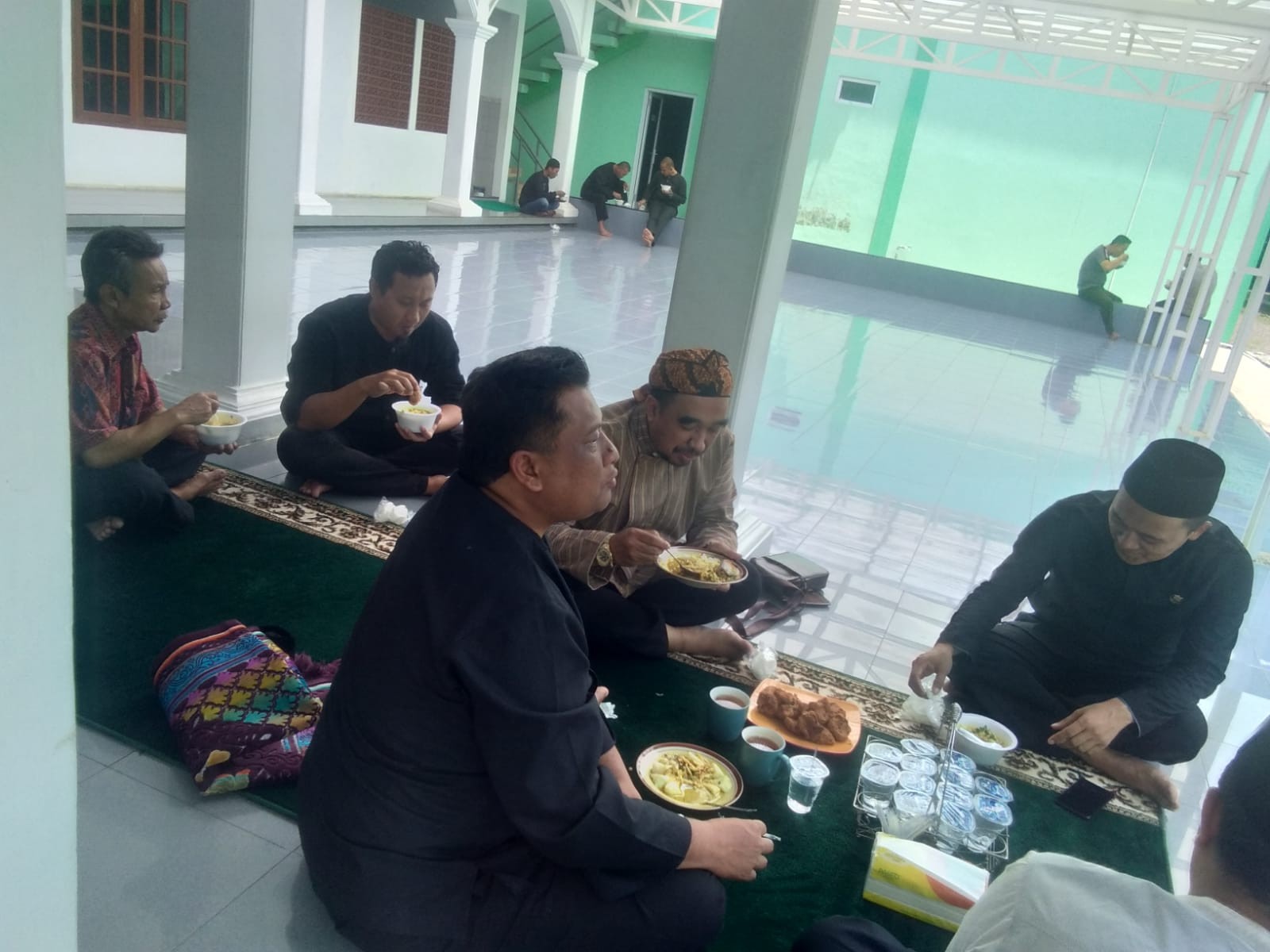 Makan Gratis untuk Jamaah Salat Jumat di Kemenag