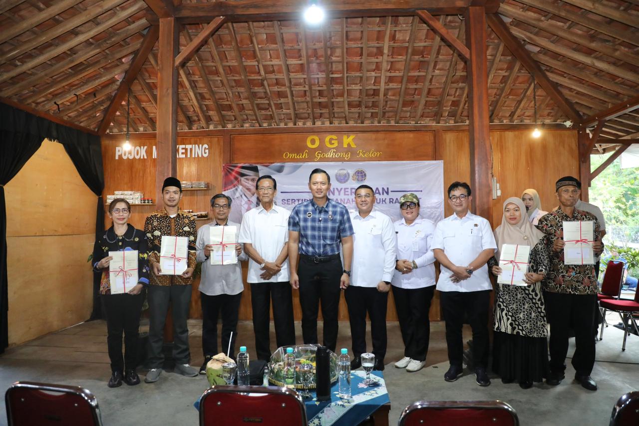 Wamen ATR/BPN Ossy Dampingi AHY Serahkan Sertipikat di Gunungkidul: Bukti Nyata Kolaborasi Pemerintah