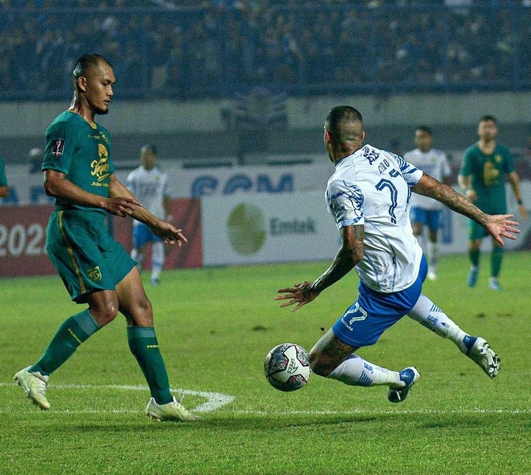 Hasil Pertandingan Persib vs Persebaya Tuntas 3-1, Maung Bandung ke Puncak