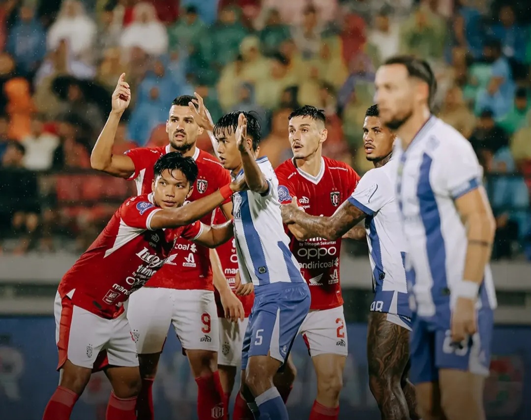 Unggul Jumlah Pemain, Persib Bandung Permalukan Bali United di Gianyar dengan Skor Tipis 1-0
