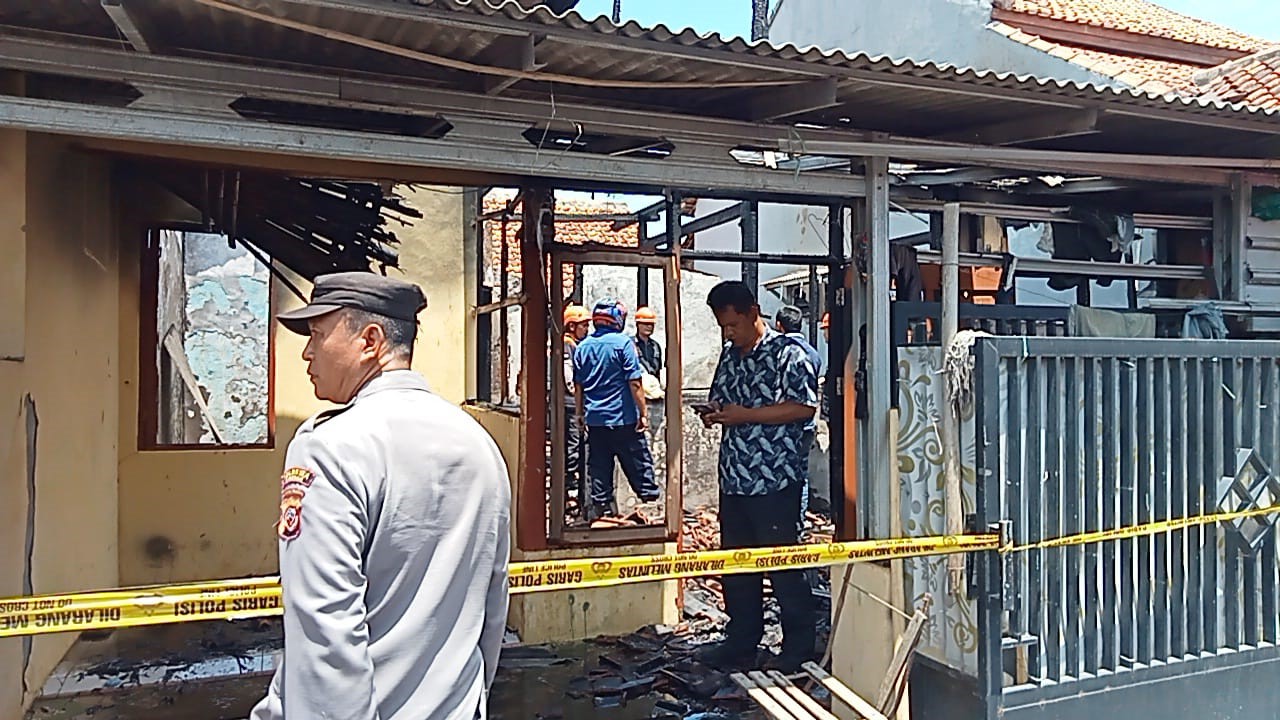 Gara-gara Minta DP Motor Gak Dikasih, Seorang Anak Bakar Rumah Ortu