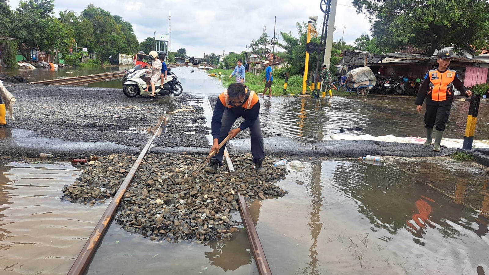 Banjir Pekalongan dan Jakarta, KAI Daop 3 Cirebon Lakukan Pembatalan dan Alih Moda Perjalanan KA