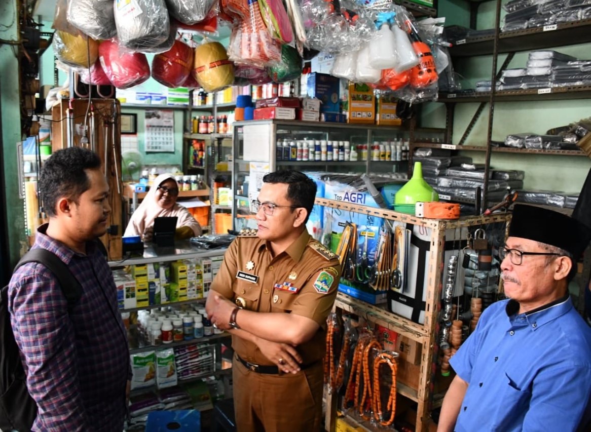 Pj Bupati Dedi Sidak Kios, Buntut Kelangkaan Pupuk Bersubsidi