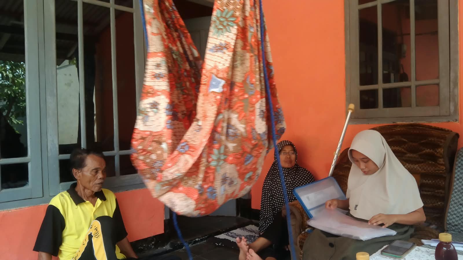 Ibu di Majalengka Rawat Anak Lahir Tanpa Bola Mata, Kaki Masih Patah dan Terkendala Ekonomi