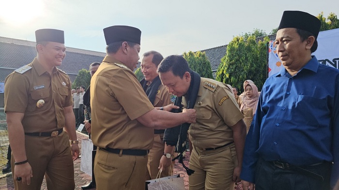 Program 100 Hari Bupati Eman - Wakil Bupati Majalengka Dena: 'Gerakan Ngantor Berduha'
