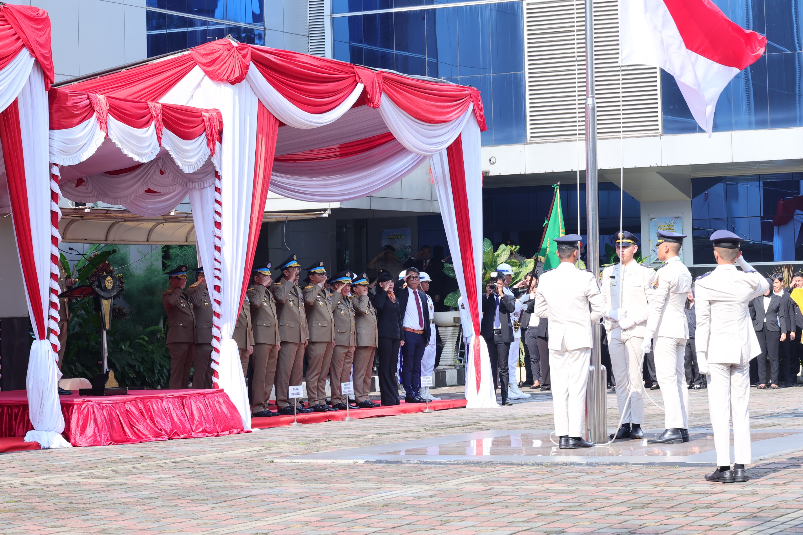 Taruna STPN Bangga Jadi Petugas Upacara HANTARU 2025 di Kementerian ATR/BPN