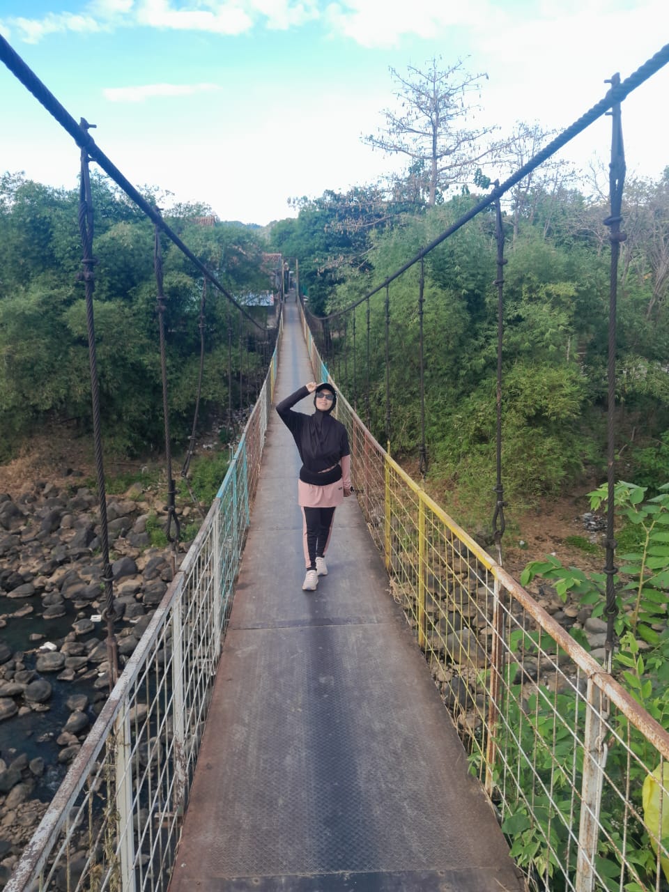 Viral di Medsos, Jembatan Cijati Bikin Sensasi  Bergoyang