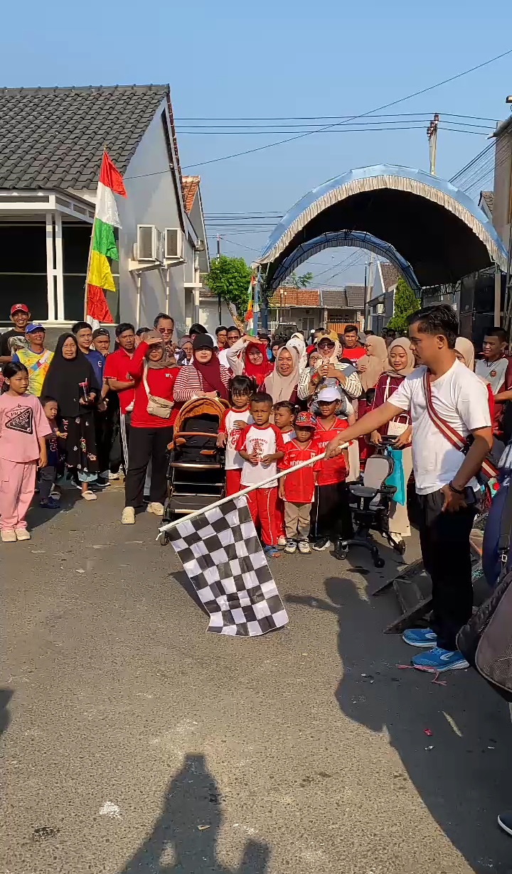 Jalan Santai Keluarga Panorama Asri Meriahkan HUT ke-81 RI
