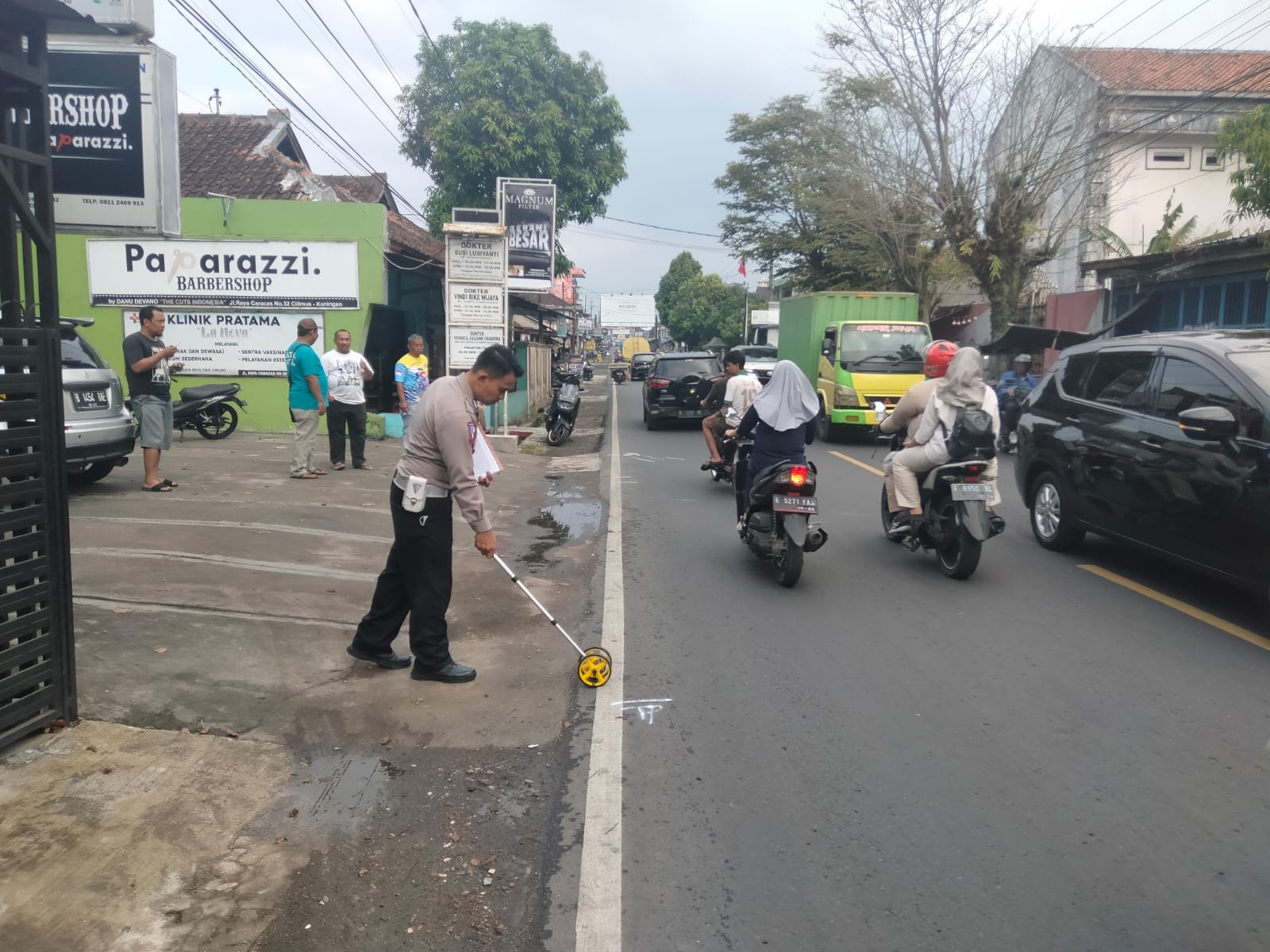 Tabrakan Adu Bagong Terjadi di Jalan Raya Caracas, 1 Pengendara Motor Luka Berat