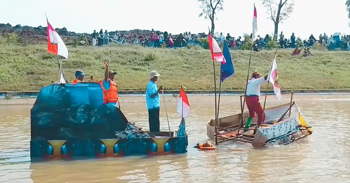 Tradisi Balap Perahu Jadi Ajang Kampanye Kebersihan Sungai Cipelang